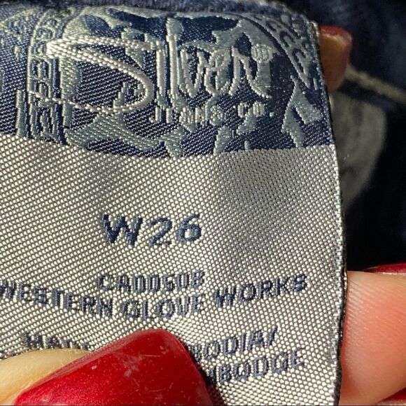 Silver Jeans Co | Suki Denim Capri’s - Picture 4 of 7